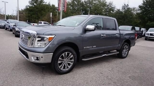 Usado Nissan Titan SL 390 CV (286 kW) 2019 Gris Pickup/Camioneta