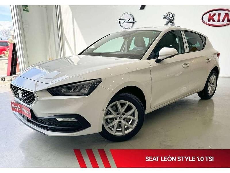 Usado Seat Leon Style 110 CV (80 kW) 2024 Blanco Utilitario