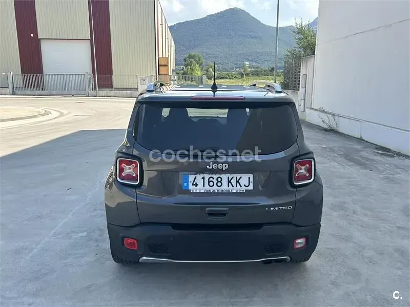 Usado Jeep Renegade Limited 120 CV (88 kW) 2018 Negro SUV