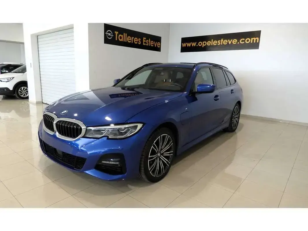 Käytetty BMW 330e 292 HP (214 kW) 2021 Sininen Farmari