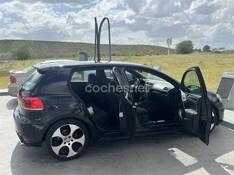 Usado VW Golf VI GTI 210 CV (154 kW) 2010 Negro Utilitario