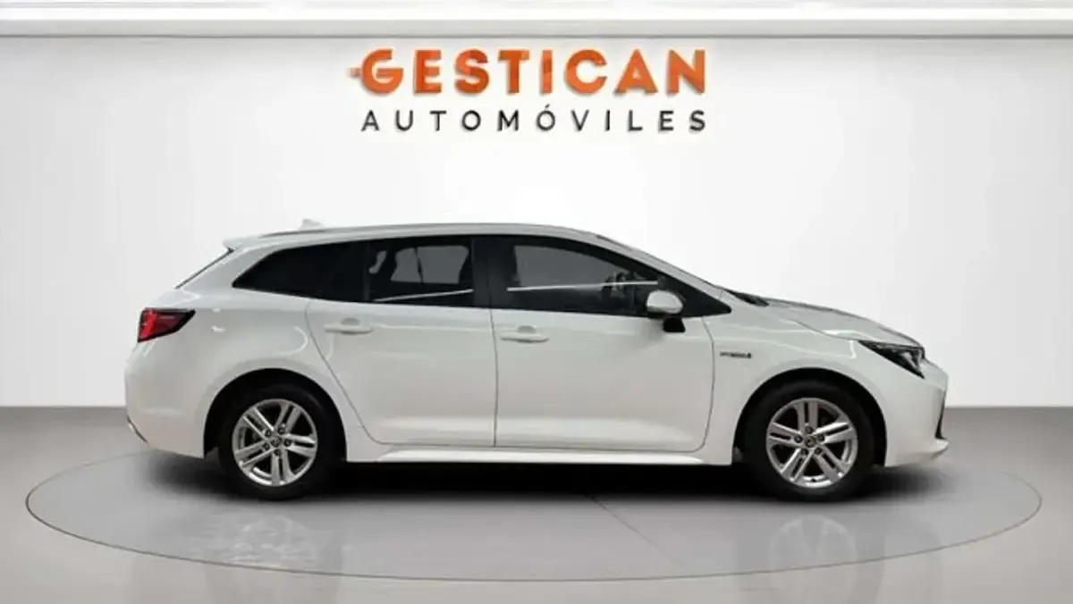 Usado Toyota Corolla Active 122 CV (89 kW) 2021 Blanco Familiar