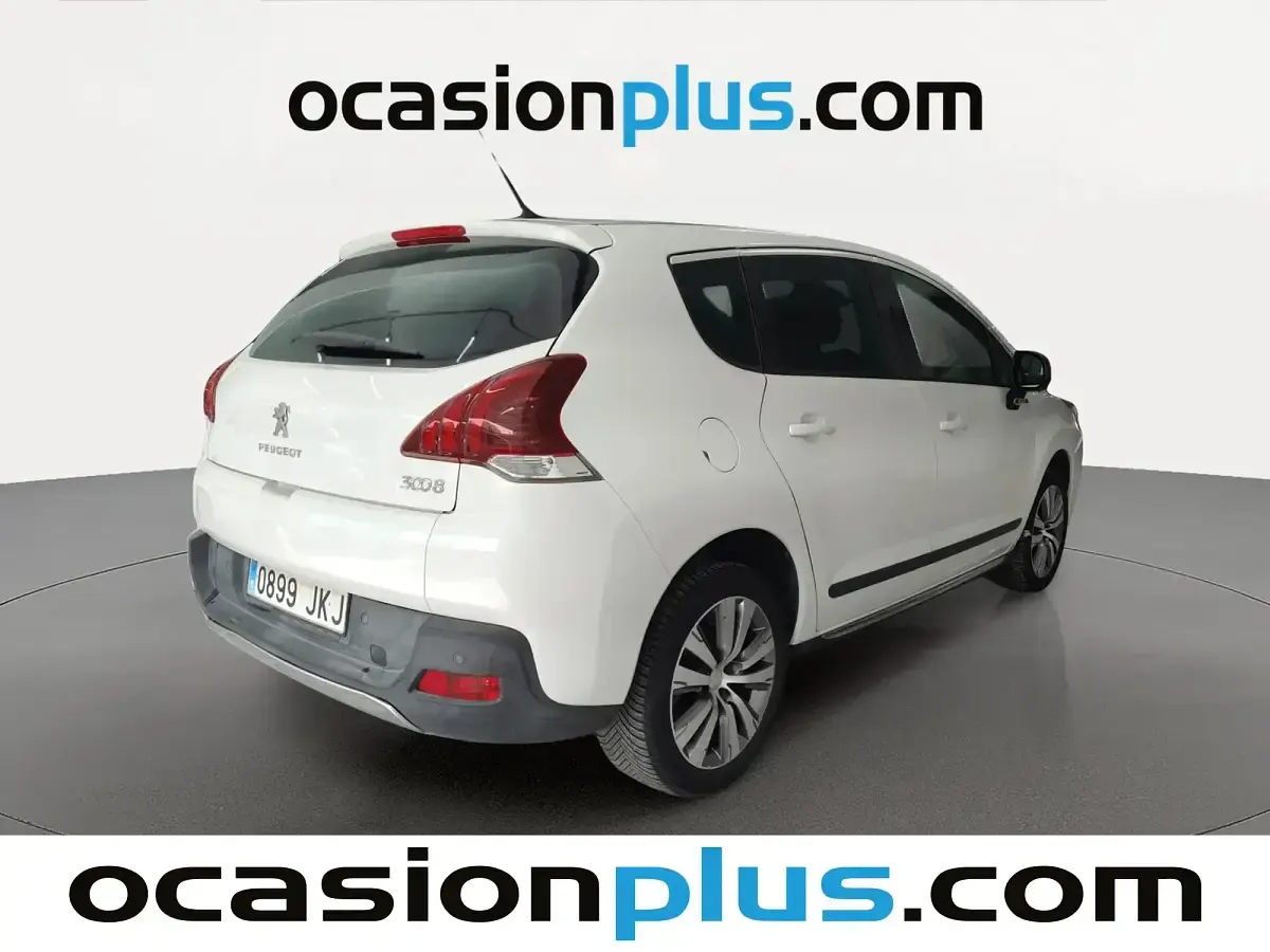 Usado Peugeot 3008 Style 131 CV (96 kW) 2015 Blanco Familiar