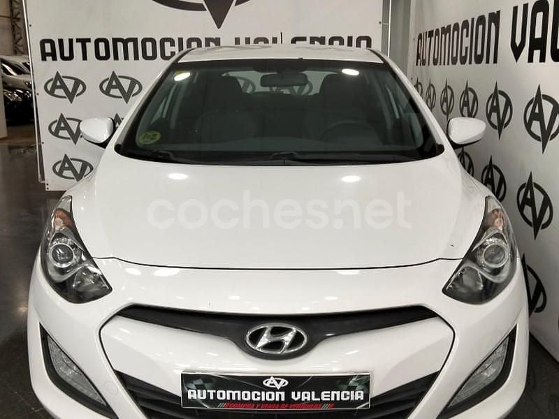 Usado Hyundai i30 110 CV (80 kW) 2012 Blanco Berlina