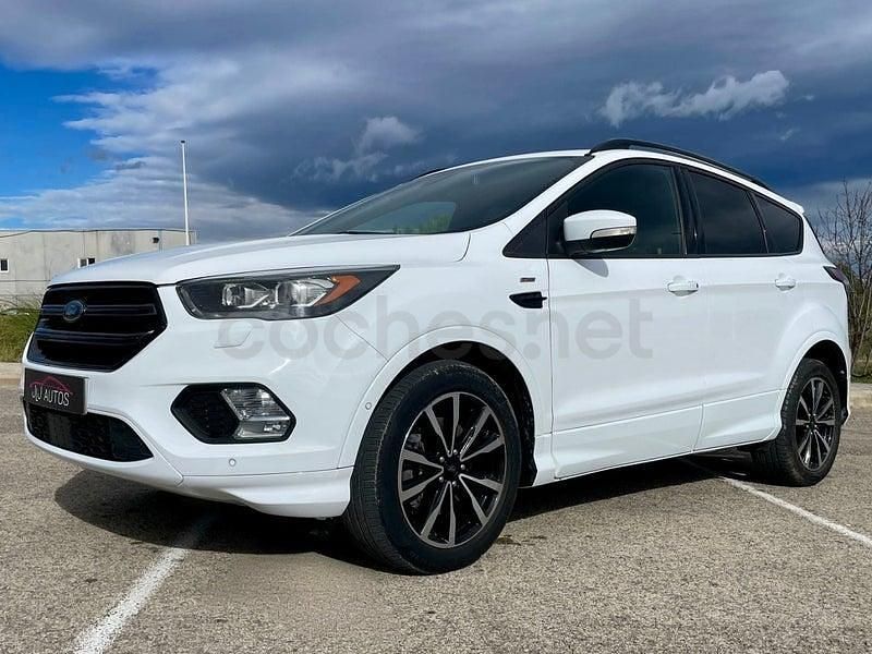 Usado Ford Kuga ST-Line 150 CV (110 kW) 2017 Blanco SUV