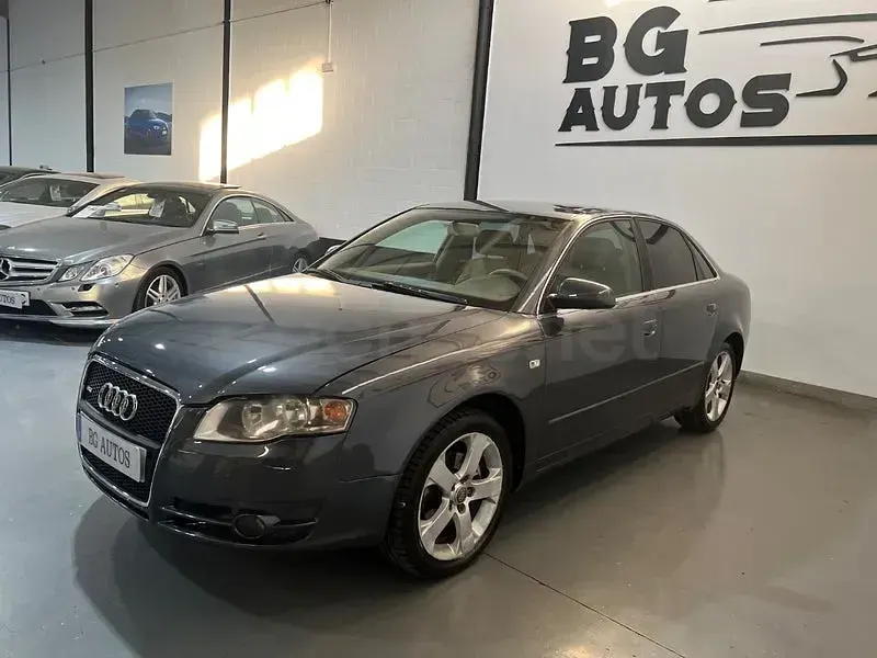 Usado Audi A4 140 CV (102 kW) 2005 Azul Berlina