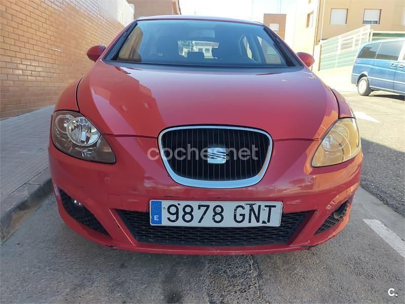 Usado Seat Leon Reference 90 CV (66 kW) 2009 Rojo Utilitario