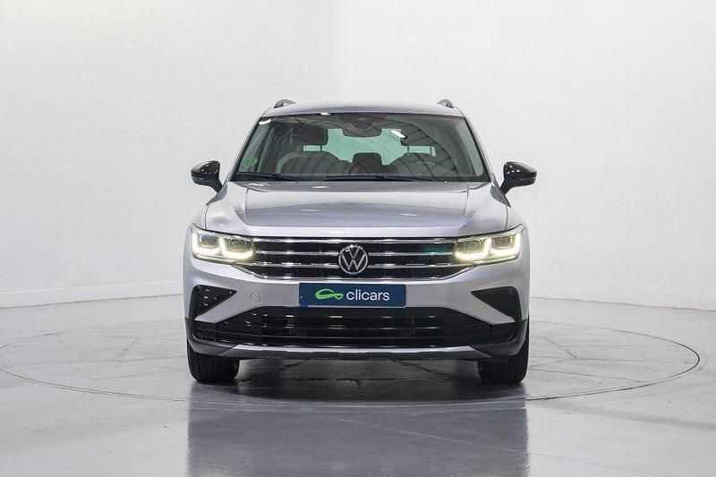 Usado VW Tiguan Sport 123 CV (90 kW) 2022 Gris / plata SUV