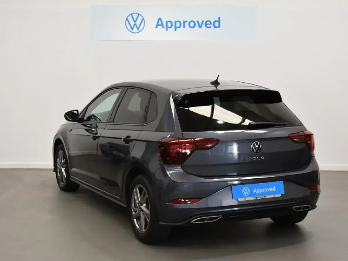 Usado VW Polo 95 CV (69 kW) 2022 Gris/plata Utilitario