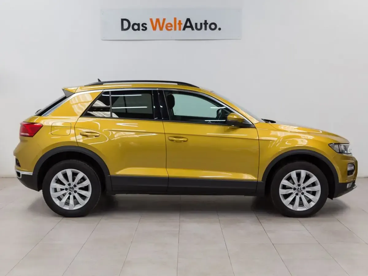 Usado VW T-Roc Advance 150 CV (110 kW) 2021 Amarillo SUV