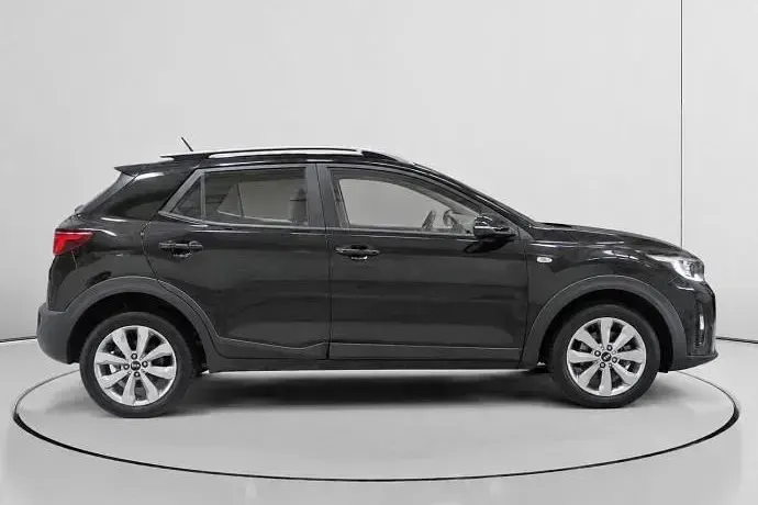Usado Kia Stonic Plus 100 CV (73 kW) 2022 Negro SUV