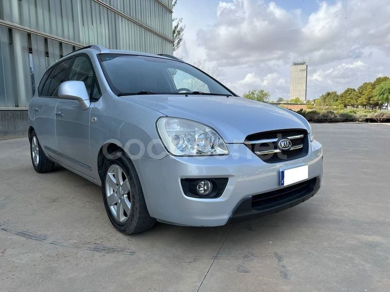 Usado Kia Carens 140 CV (102 kW) 2007 Gris / plata Monovolumen