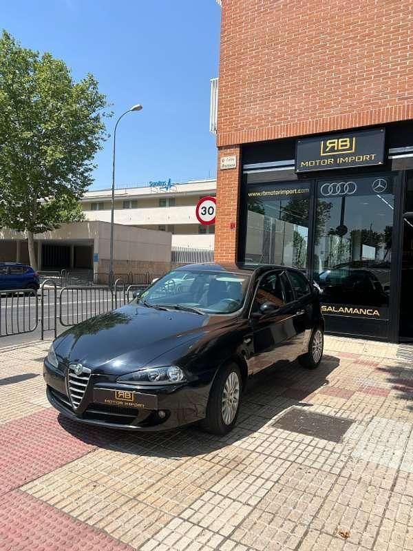 Negro Usado 2008 Alfa Romeo 147 Distinctive Utilitario | 4590 € (Precio justo) - Imagen 1/4