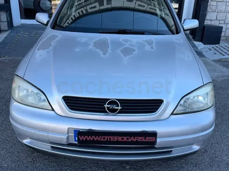 Usado Opel Astra Edition 100 CV (73 kW) 2003 Gris / plata Berlina