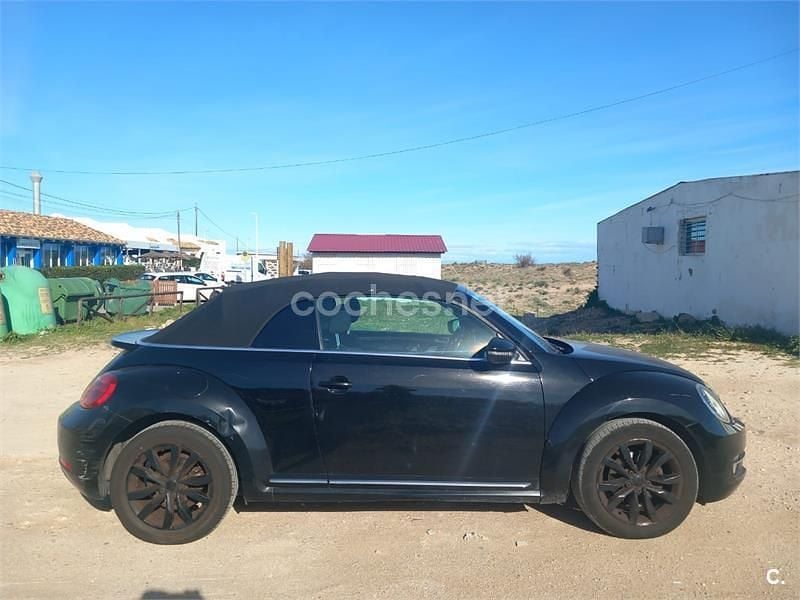 Usado VW Beetle Design 110 CV (80 kW) 2015 Negro Utilitario