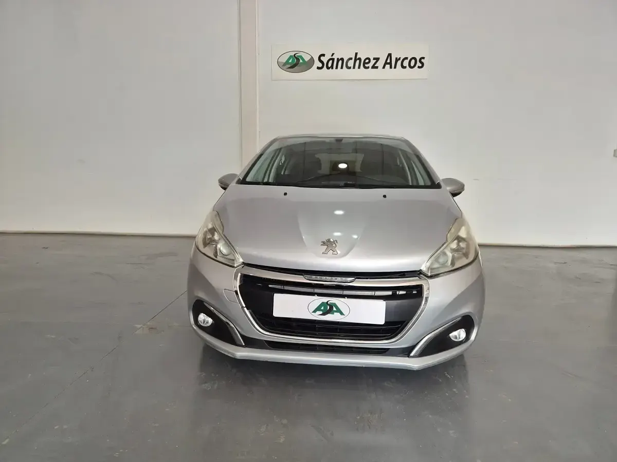 Usado Peugeot 208 Active 75 CV (55 kW) 2016 Blanco Utilitario