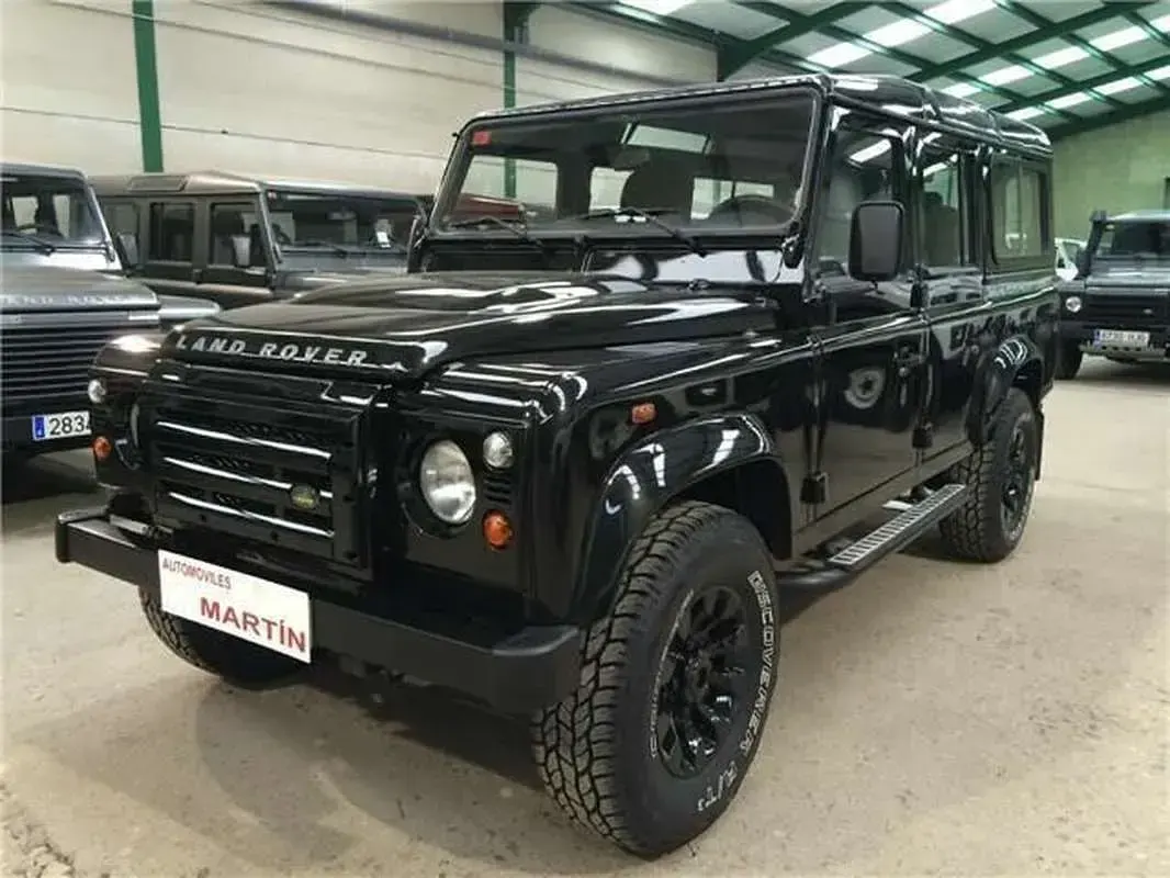 Usado Land Rover Defender S 122 CV (89 kW) 2012 Negro Familiar