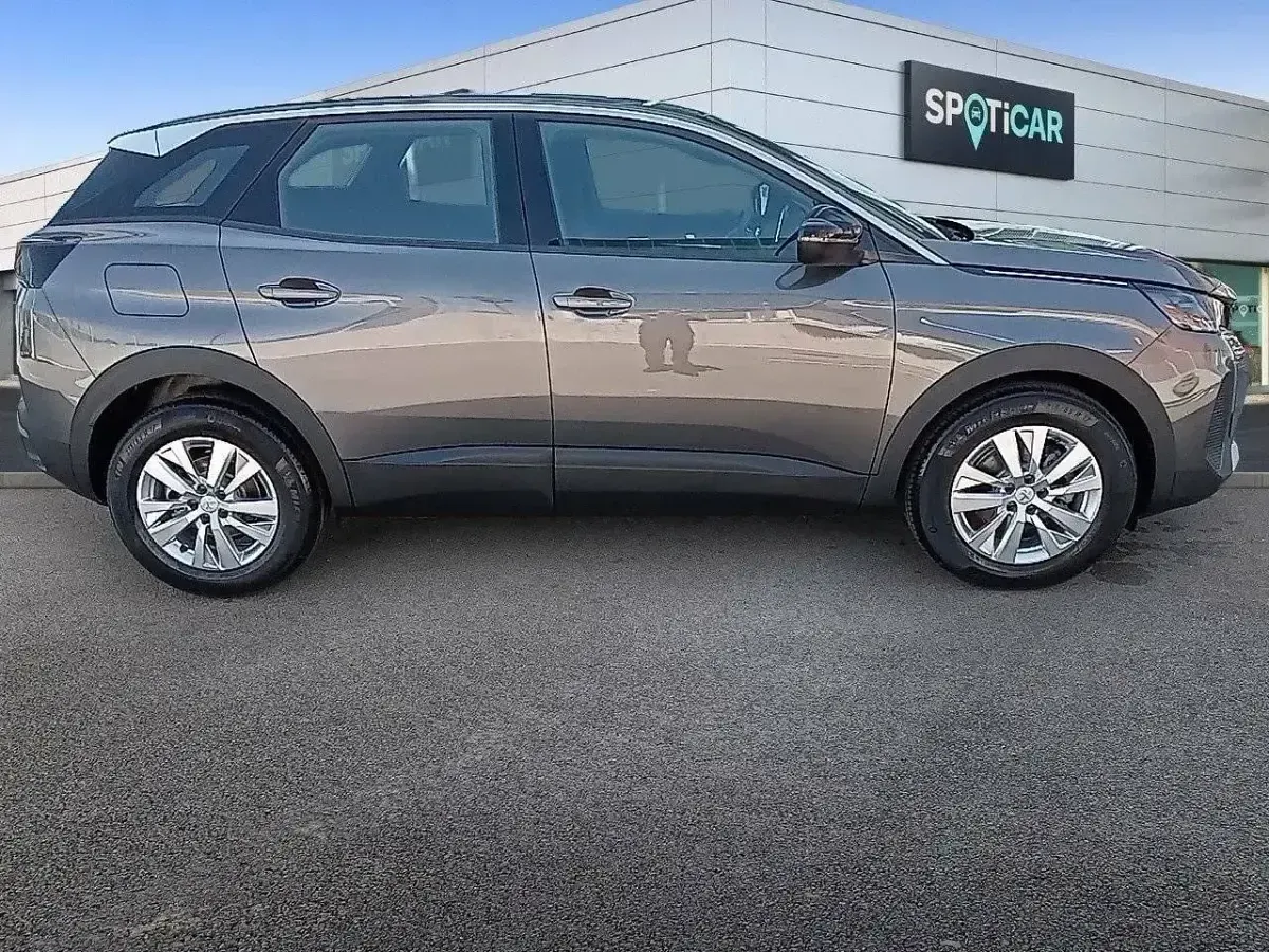 Usado Peugeot 3008 Active 130 CV (95 kW) 2024 Gris SUV