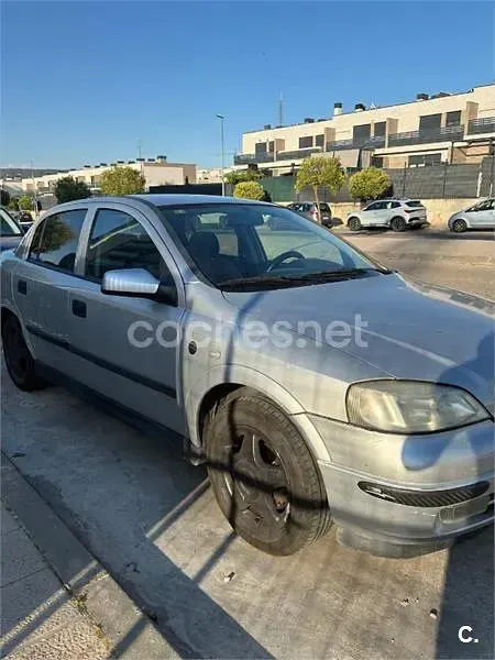 Usado Opel Astra Comfort 100 CV (73 kW) 2000 Gris / plata Berlina