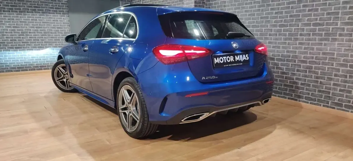 Usado Mercedes A250 Advanced 218 CV (160 kW) 2025 Azul Utilitario