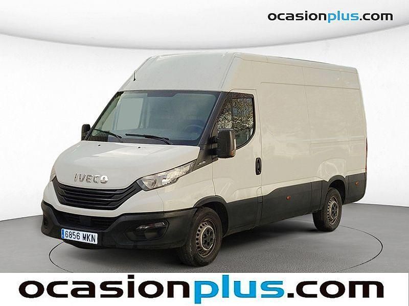 Blanco Usado 2023 Iveco Daily Berlina | 26.364 € (Precio justo) - Imagen 1/4