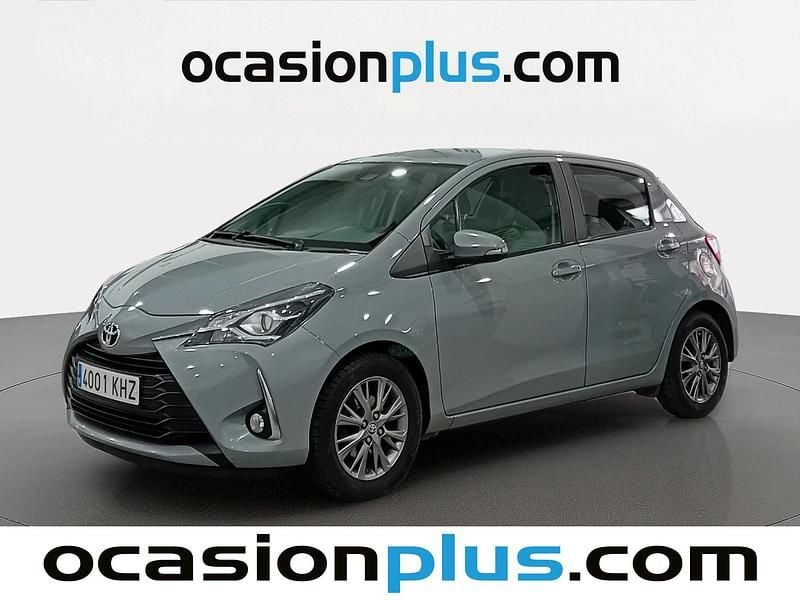 Usado Toyota Yaris Active 69 CV (50 kW) 2018 Gris Utilitario