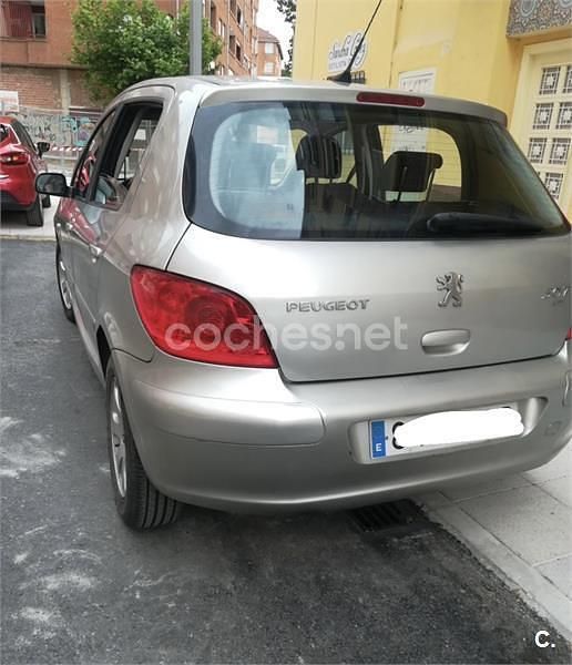 Usado Peugeot 307 90 CV (66 kW) 2006 Gris / plata Berlina