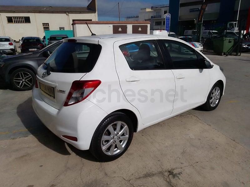 Usado Toyota Yaris Active 69 CV (50 kW) 2014 Blanco Utilitario