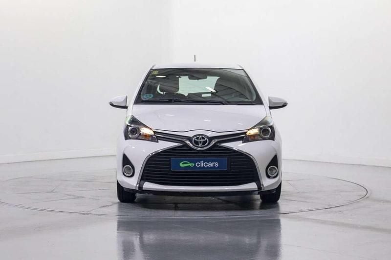Usado Toyota Yaris Active 99 CV (72 kW) 2015 Blanco Utilitario