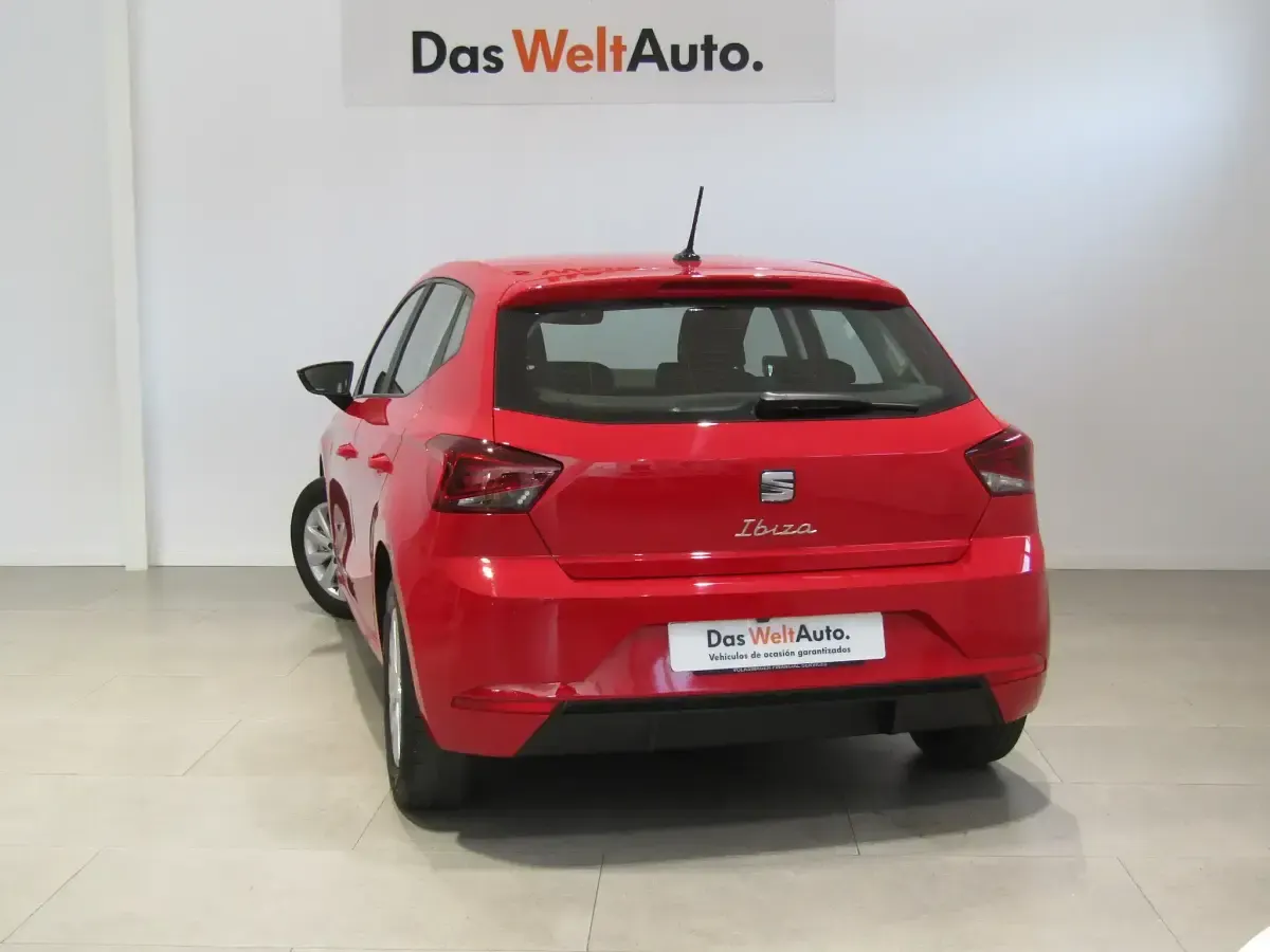 Usado Seat Ibiza Style 110 CV (80 kW) 2022 Rojo Utilitario