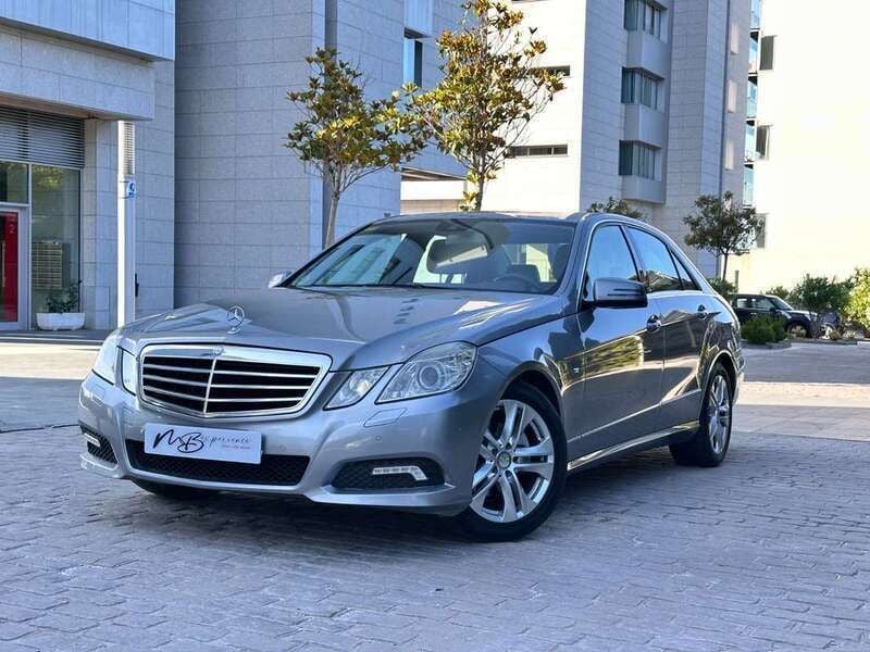 Gris / plata Usado 2009 Mercedes E220 Avantgarde Berlina | 9800 € (Buen precio) - Imagen 1/4