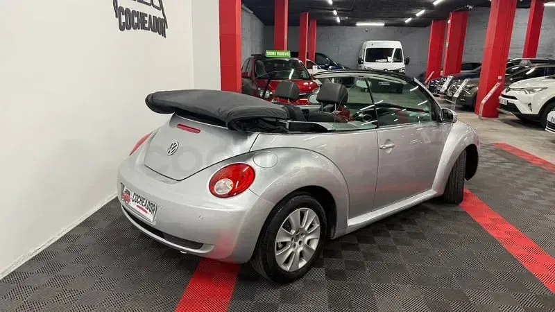 Usado VW New Beetle 115 CV (84 kW) 2009 Gris / plata Utilitario