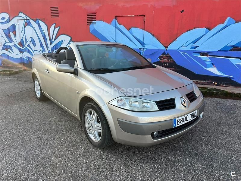 Usado Renault Mégane Cabriolet Privilege 136 CV (100 kW) 2005 Beige Descapotable