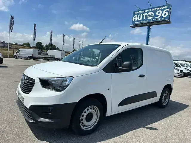 Usado Opel Combo 100 CV (73 kW) 2022 Blanco Monovolumen