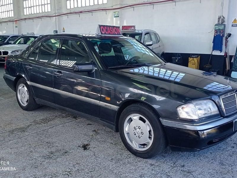 Usado Mercedes C250 113 CV (83 kW) 1995 Azul Berlina