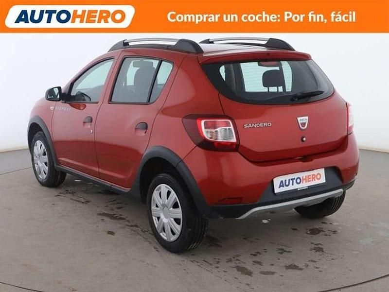 Usado Dacia Sandero Stepway 90 CV (66 kW) 2016 Rojo Utilitario