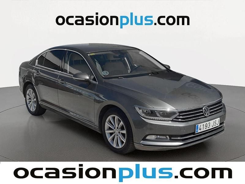 Usado VW Passat Advance 150 CV (110 kW) 2016 Gris Berlina