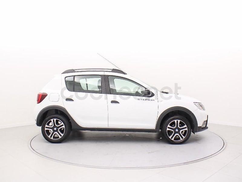 Usado Dacia Sandero Comfort 100 CV (73 kW) 2020 Blanco Utilitario