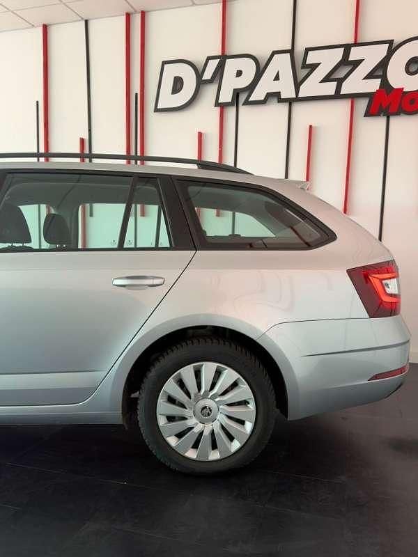 Usado Skoda Octavia Style 116 CV (85 kW) 2019 Gris Familiar