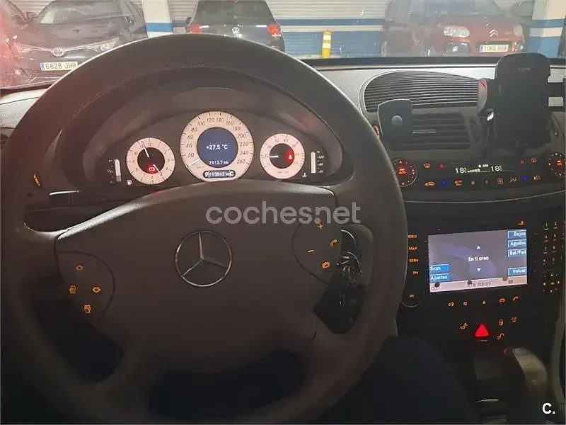Usado Mercedes E320 Avantgarde 224 CV (164 kW) 2005 Negro Berlina