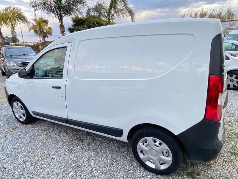 Usado Dacia Dokker Ambiance 90 CV (66 kW) 2019 Blanco Monovolumen
