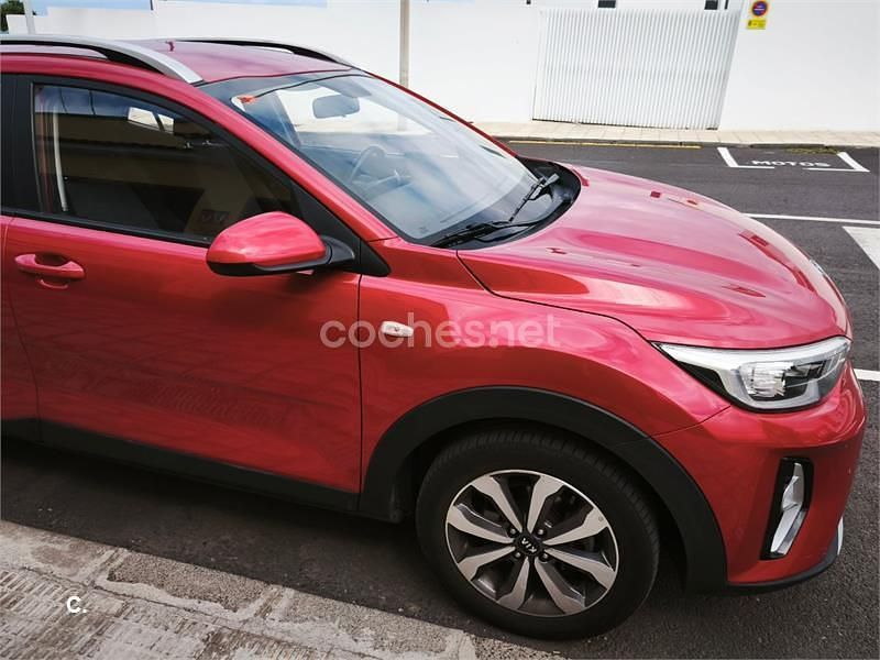 Usado Kia Stonic 100 CV (73 kW) 2021 Rojo SUV
