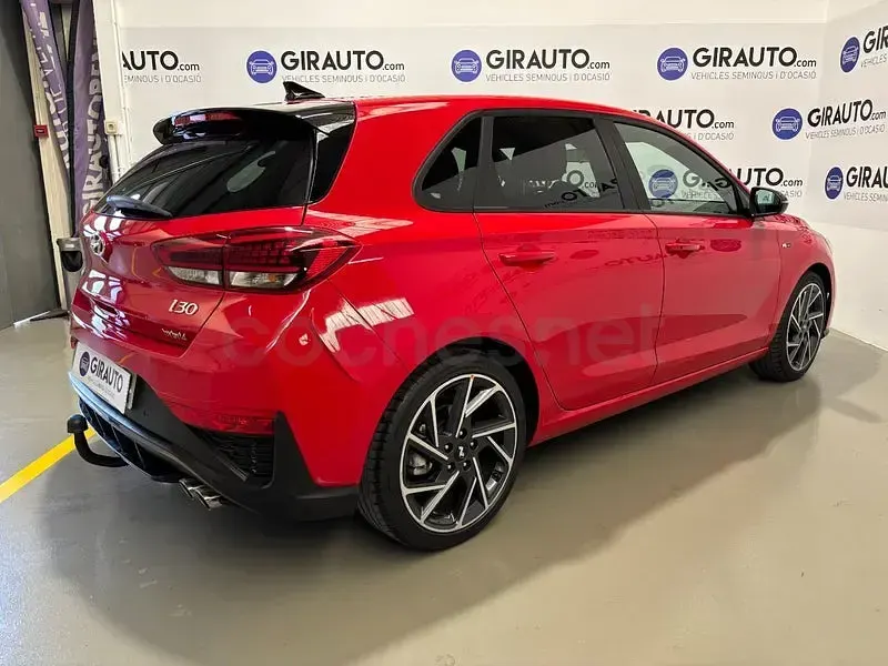 Usado Hyundai i30 N Line 160 CV (117 kW) 2023 Rojo Berlina