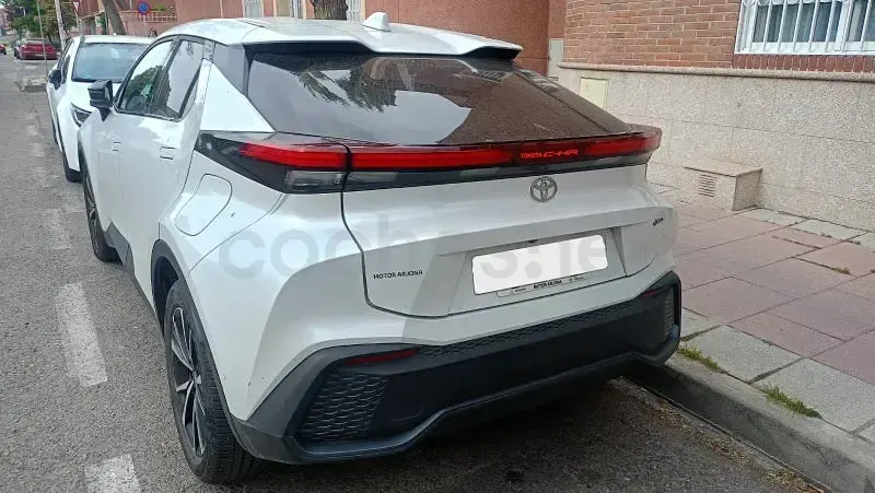 Usado Toyota C-HR Advance 140 CV (102 kW) 2024 Blanco SUV