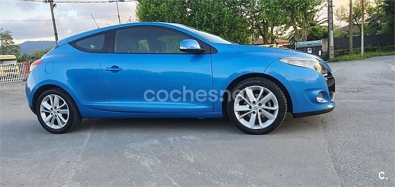 Usado Renault Mégane LIMITED 115 CV (84 kW) 2014 Azul Coupe
