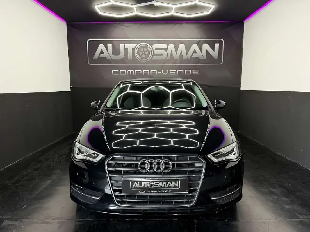 Usado Audi A3 Attraction 150 CV (110 kW) 2013 Negro Utilitario