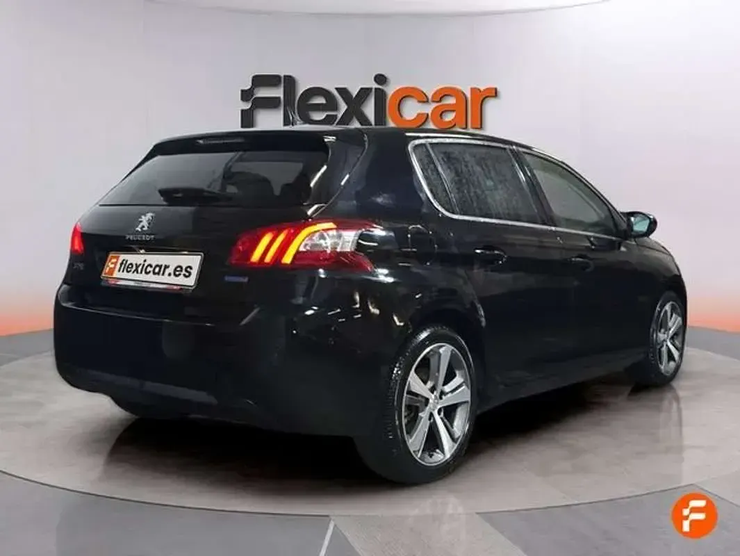 Usado Peugeot 308 Allure 131 CV (96 kW) 2017 Negro Utilitario