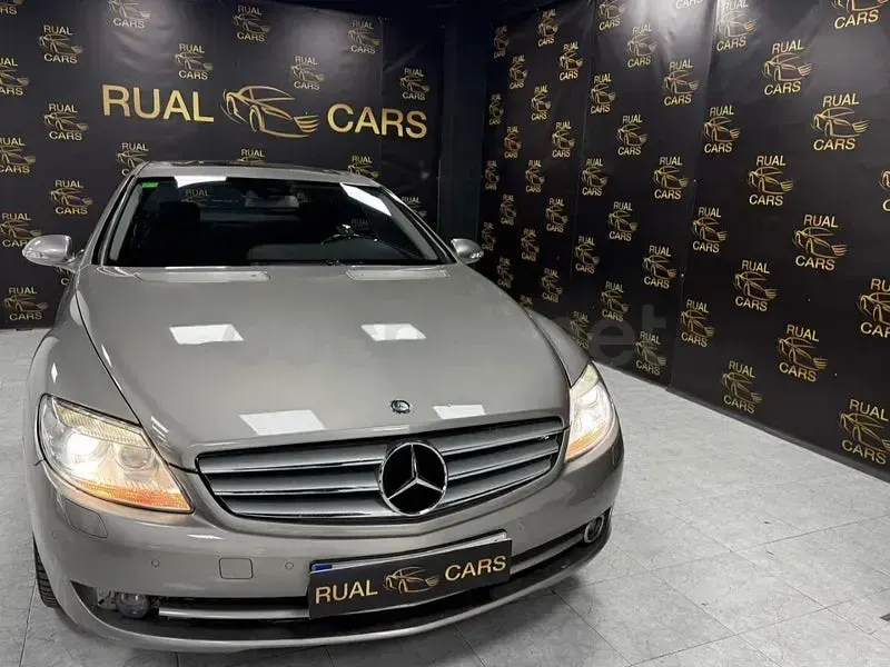Usado Mercedes CL500 388 CV (285 kW) 2007 Gris / plata Coupe