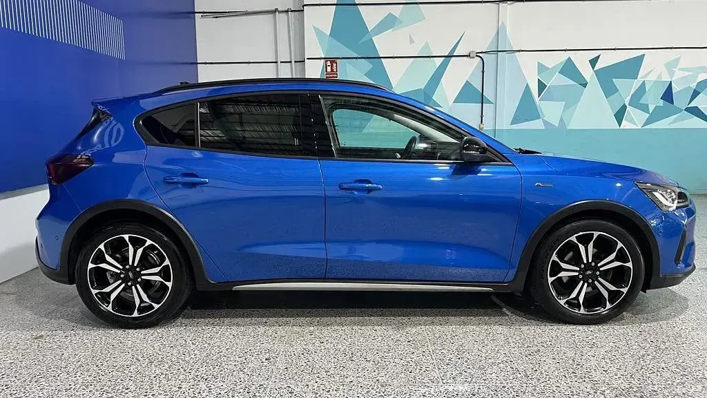 Usado Ford Focus Active X 125 CV (91 kW) 2022 Azul desert island (metalizado) Berlina