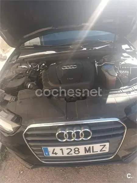 Usado Audi A4 120 CV (88 kW) 2012 Negro Familiar